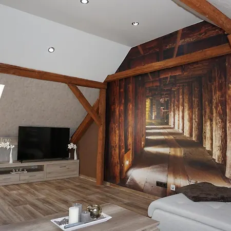 Aussergewoehnliche Dachgeschosswohnung Monteure Herzlich Willkommen, Kostenloses Wlan, Kostenlose Parkplaetze דירה