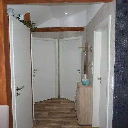 Aussergewoehnliche Dachgeschosswohnung Monteure Herzlich Willkommen, Kostenloses Wlan, Kostenlose Parkplaetze *