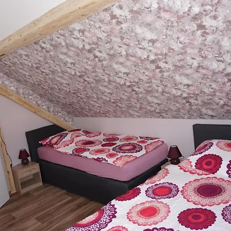 Lägenhet Aussergewoehnliche Dachgeschosswohnung Monteure Herzlich Willkommen, Kostenloses Wlan, Kostenlose Parkplaetze *